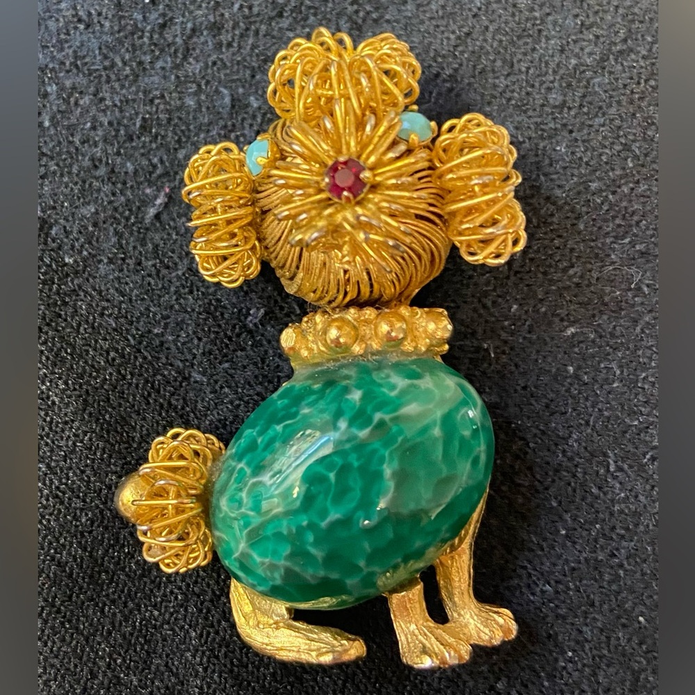 Vintage Gold tone Poodle pendant w/ beautiful green stone jeweled eyes a…